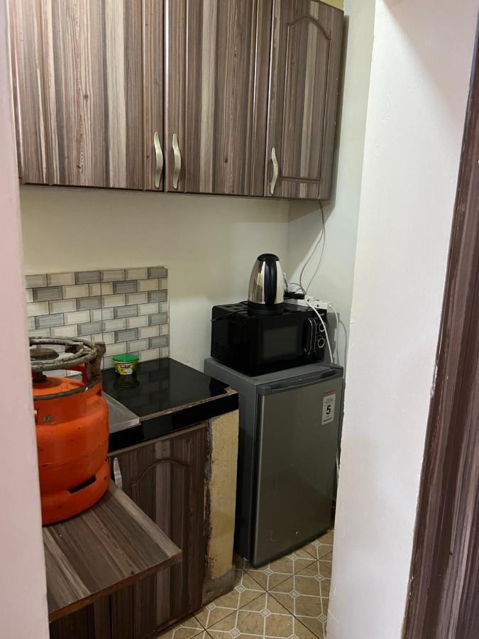 Lark Suites -Bukoto Кампала Экстерьер фото