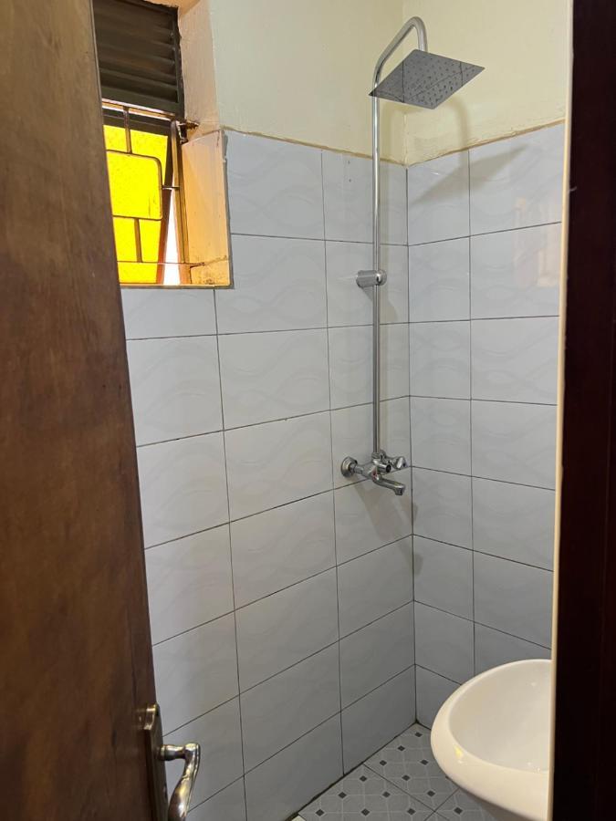 Lark Suites -Bukoto Кампала Экстерьер фото